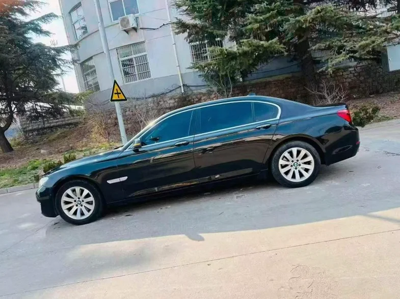 宝马7系 正面外观三