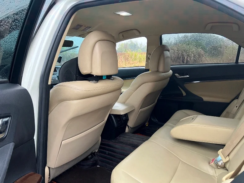 丰田锐志 后面外观一