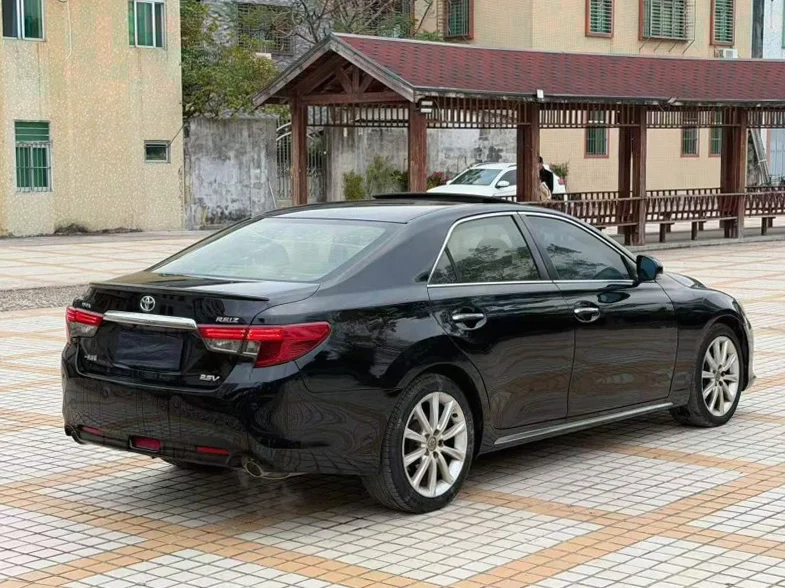 丰田锐志 内饰后排