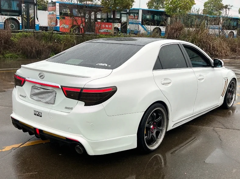 丰田锐志 驾驶室