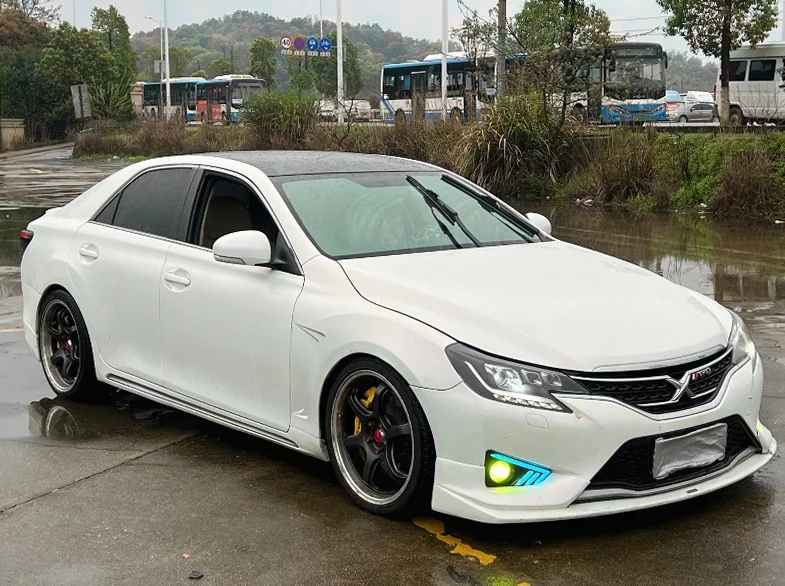 丰田锐志 正面外观三