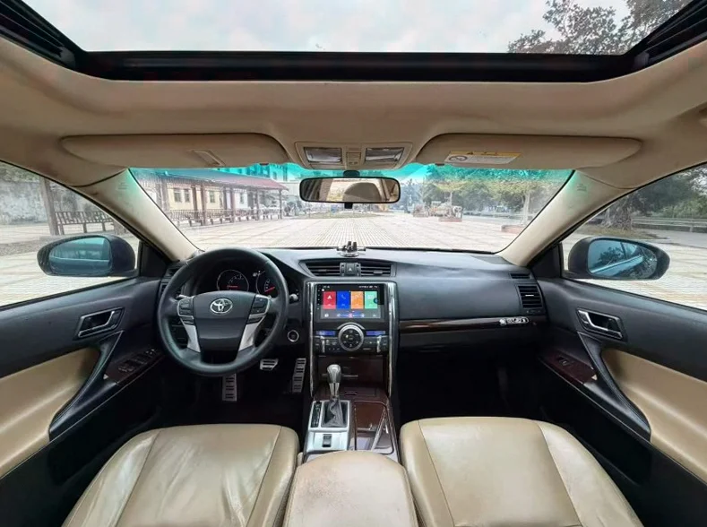 丰田锐志 内饰前排