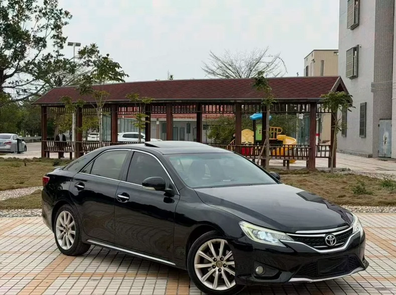 丰田锐志 正面外观二