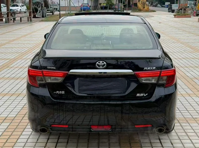 丰田锐志 驾驶室