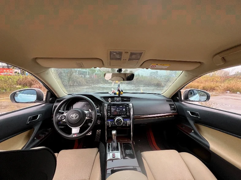 丰田锐志 后面外观二