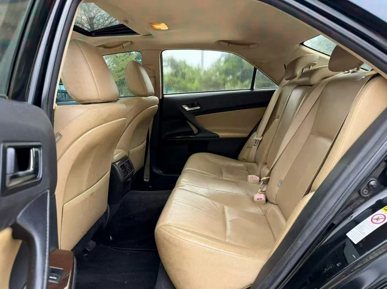 丰田锐志 后面外观三