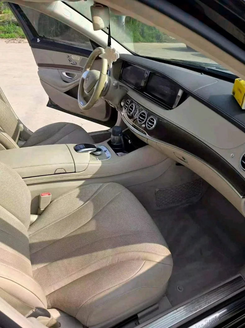 奔驰S 后面外观三