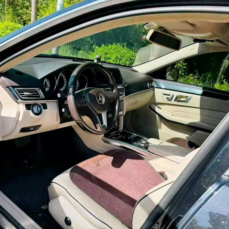 奔驰E 后面外观一