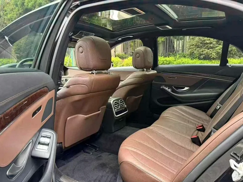 奔驰S 内饰前排