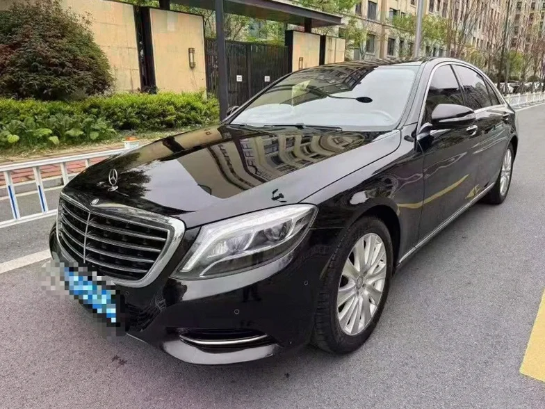 奔驰S 正面外观二