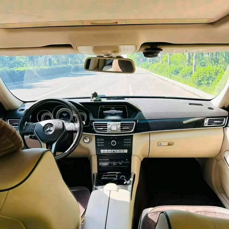 奔驰E 后面外观二