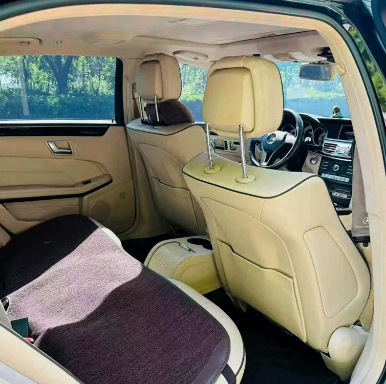 奔驰E 后面外观三