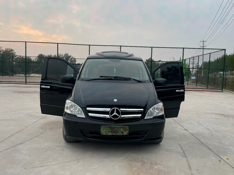 奔驰威霆 内饰前排