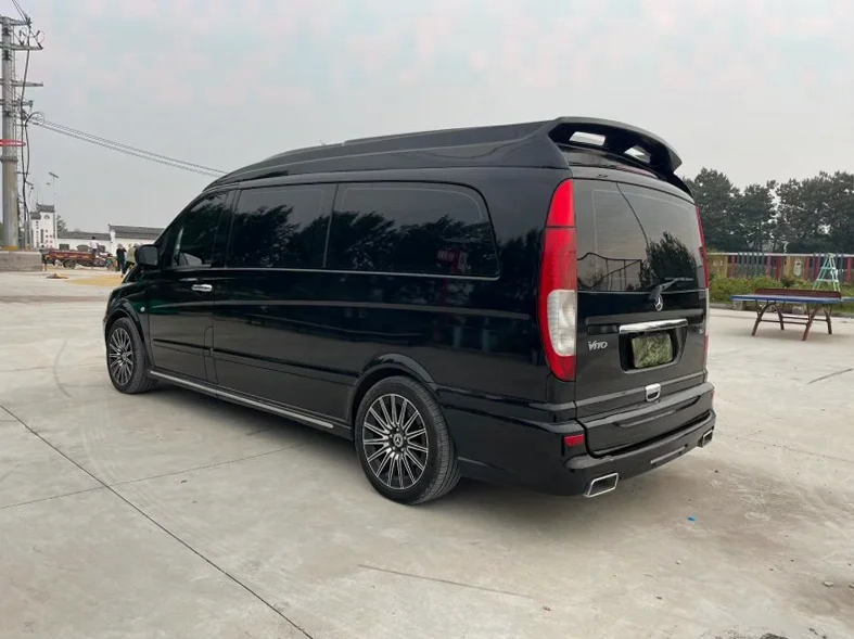 奔驰威霆 内饰后排