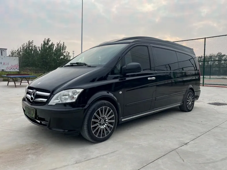 奔驰威霆 正面外观三