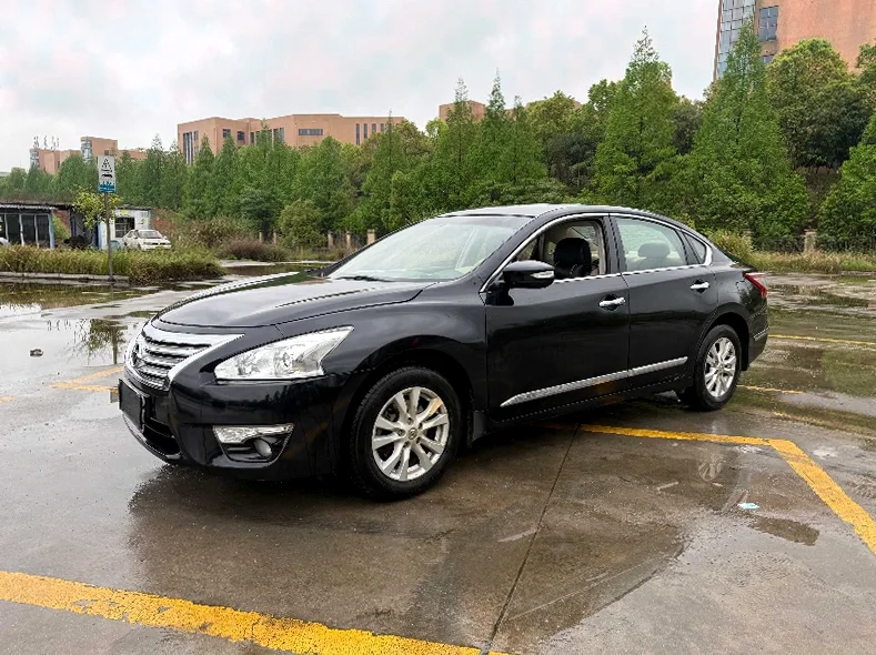 日产天籁 正面外观三