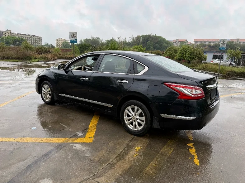 日产天籁 内饰前排