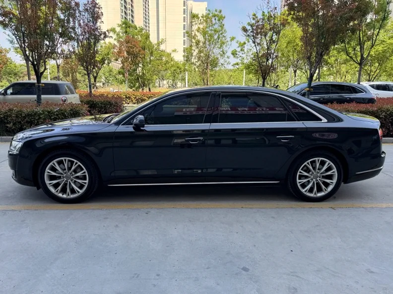 奥迪A8L 后面外观二