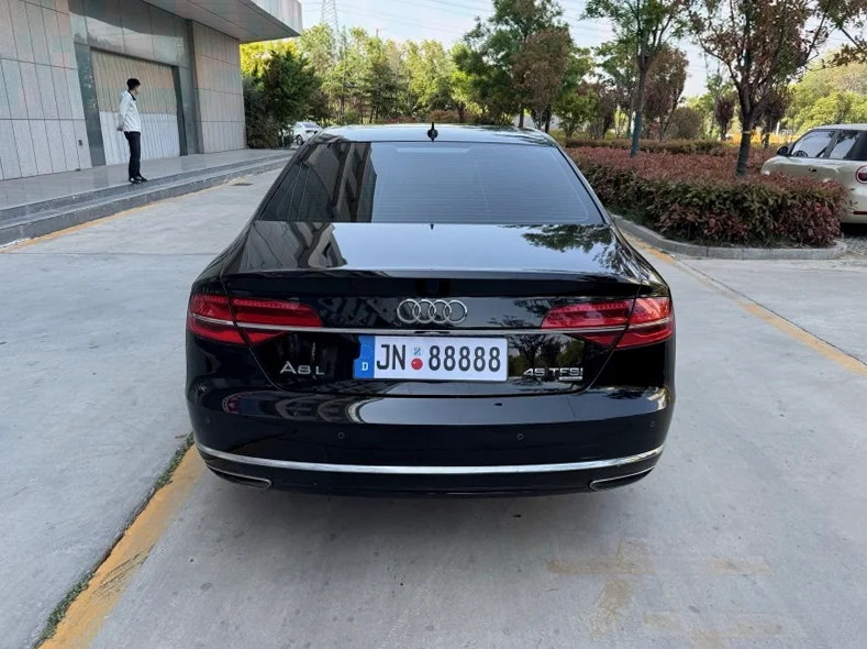 奥迪A8L 驾驶室