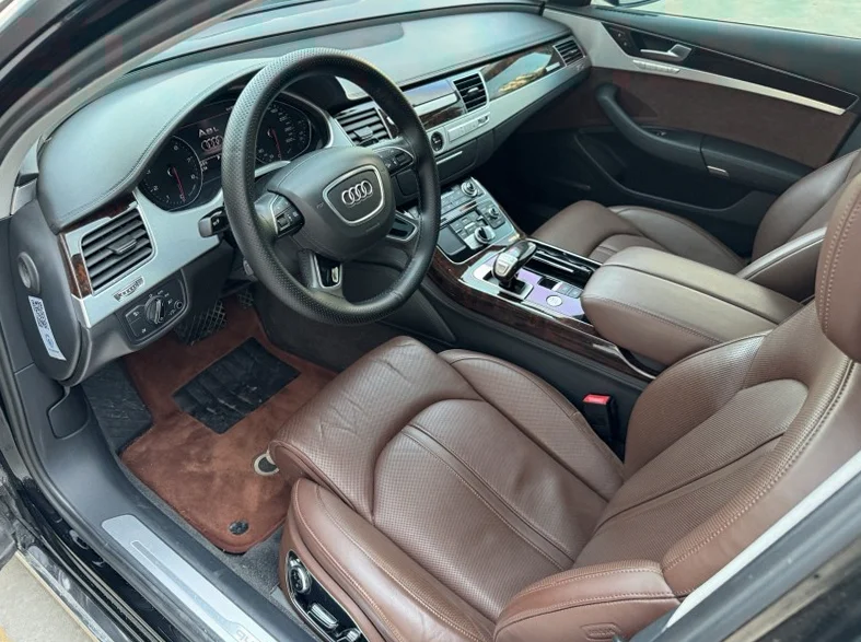 奥迪A8L 后面外观三