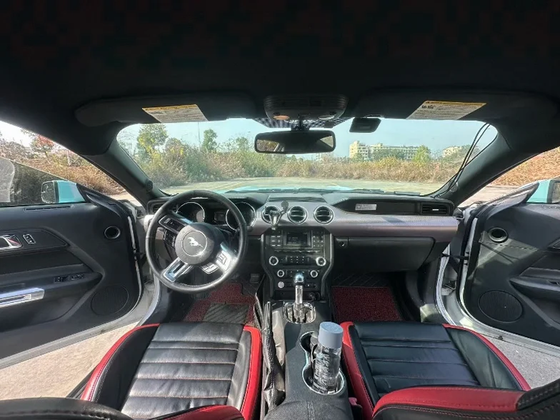 福特野马 后面外观一