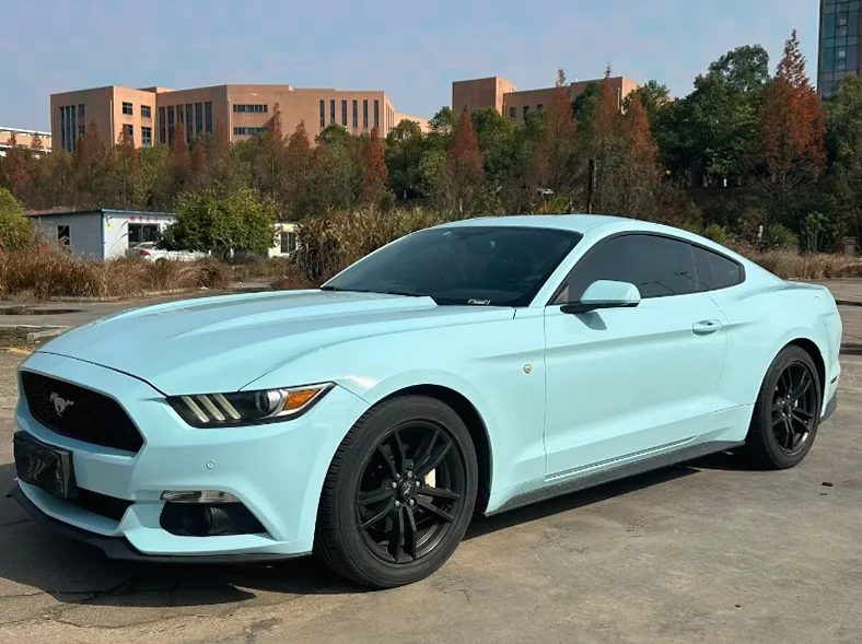 福特野马 正面外观二