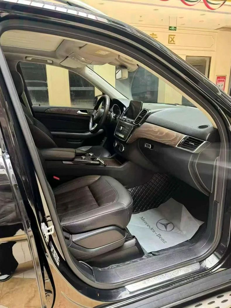 奔驰GLE 正面外观三