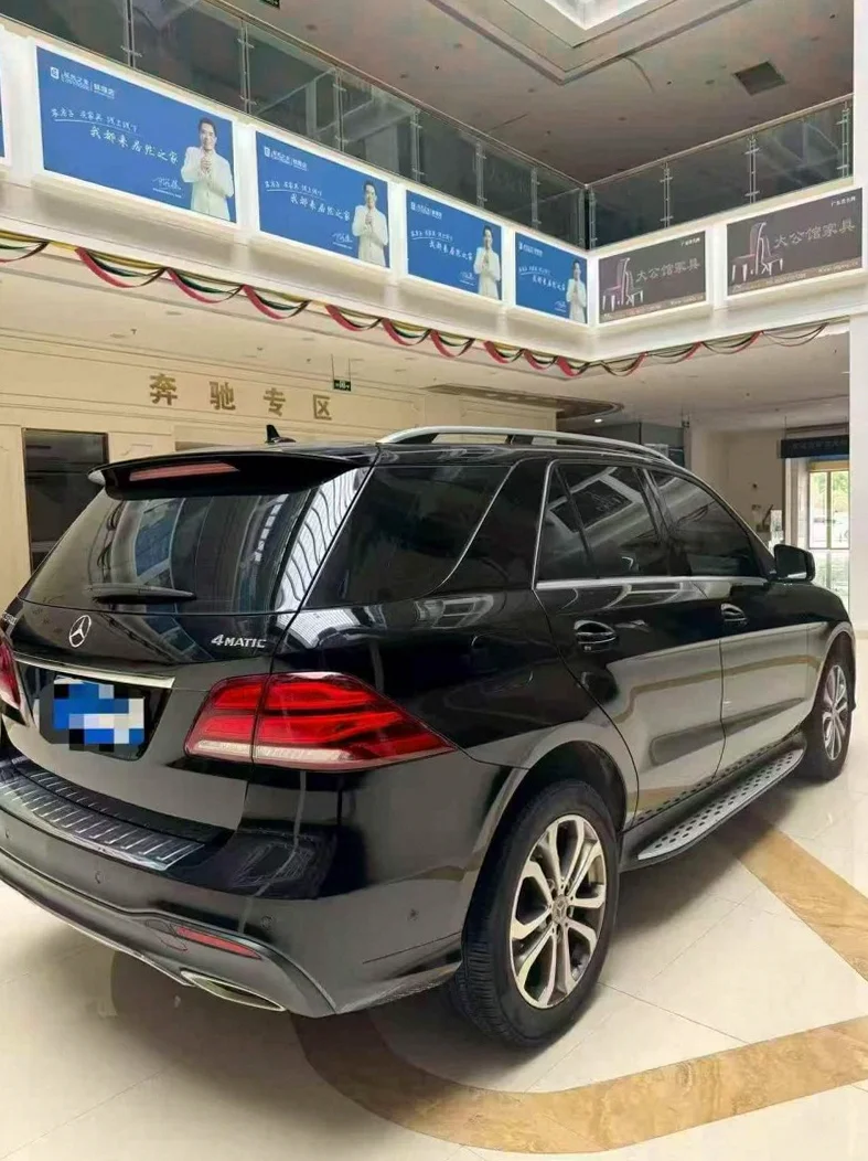 奔驰GLE 内饰后排