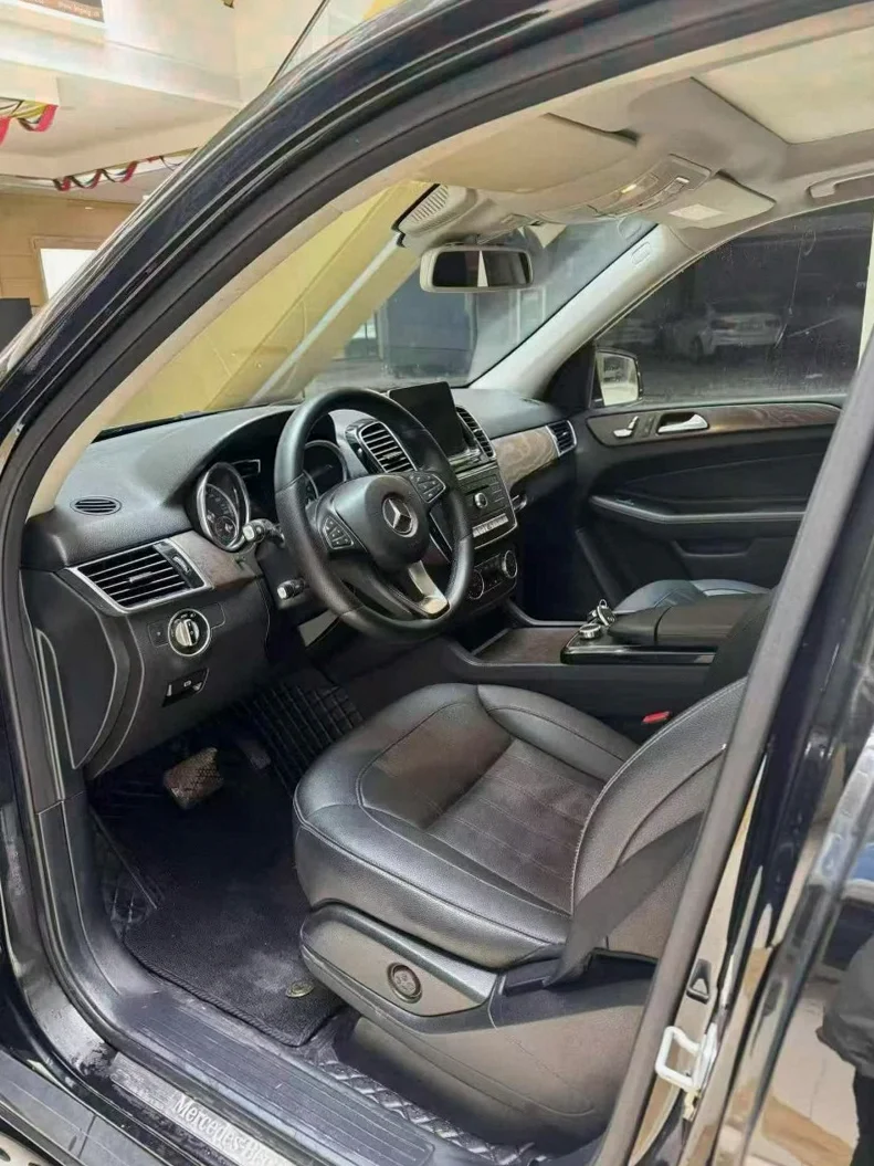 奔驰GLE 后面外观三