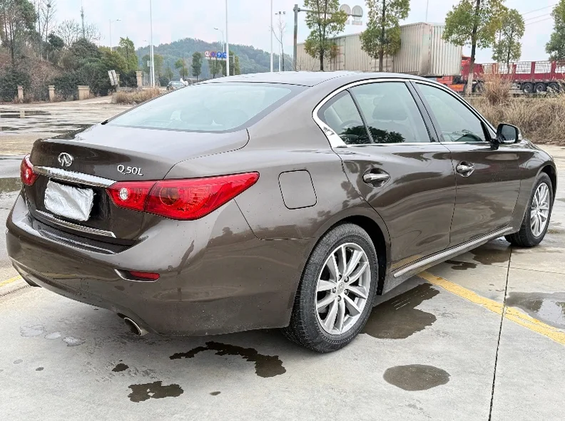 英菲尼迪Q50L 驾驶室