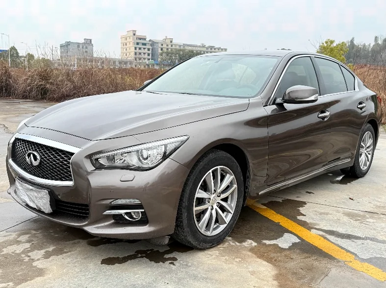 英菲尼迪Q50L 正面外观三