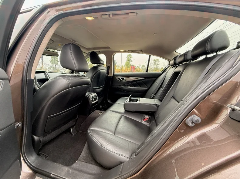 英菲尼迪Q50L 后面外观二