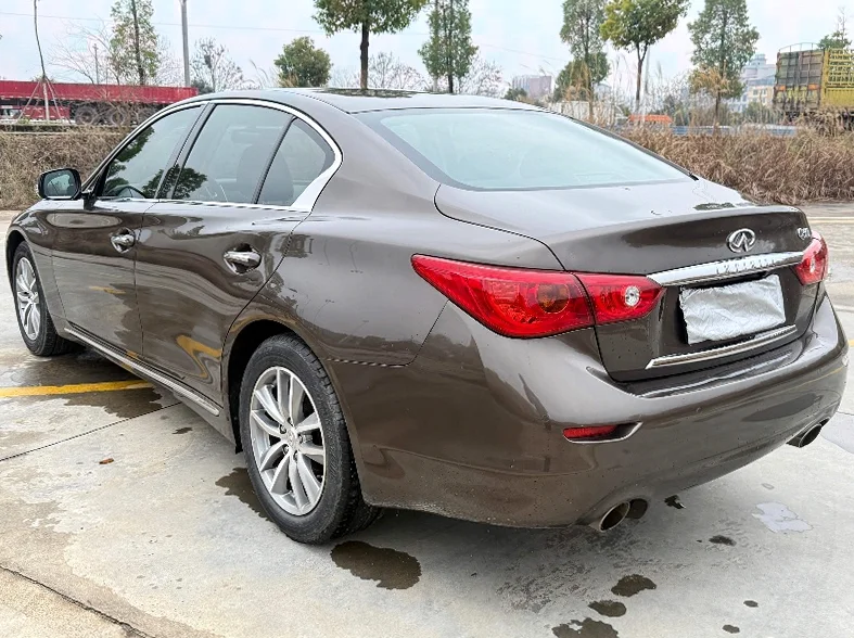 英菲尼迪Q50L 内饰前排