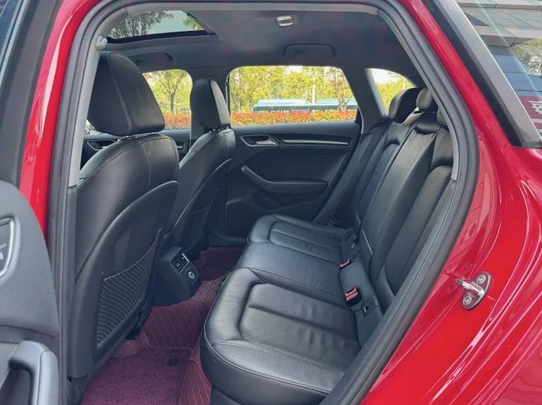 奥迪A3 内饰前排