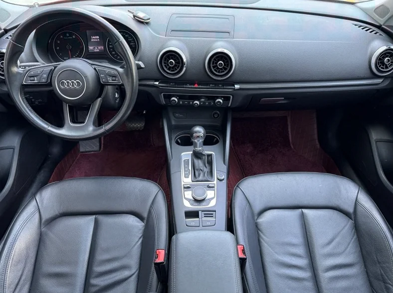 奥迪A3 内饰后排