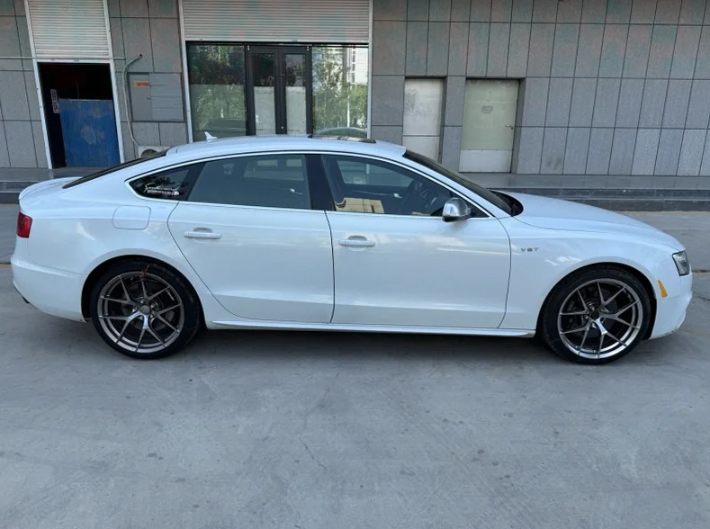 奥迪S5 后面外观一