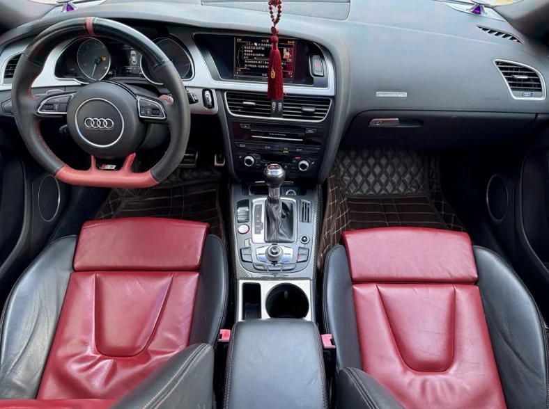 奥迪S5 内饰后排