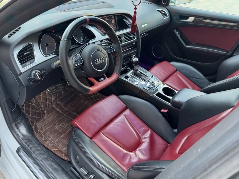 奥迪S5 后面外观三