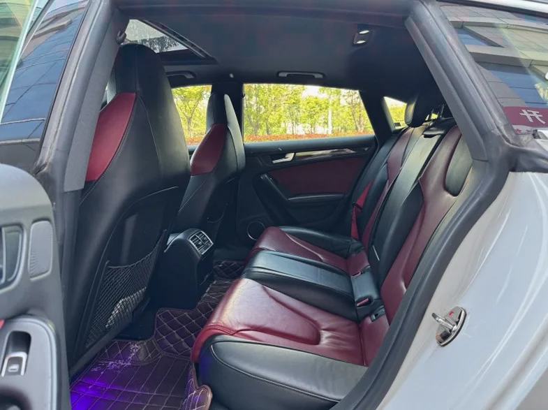 奥迪S5 内饰前排