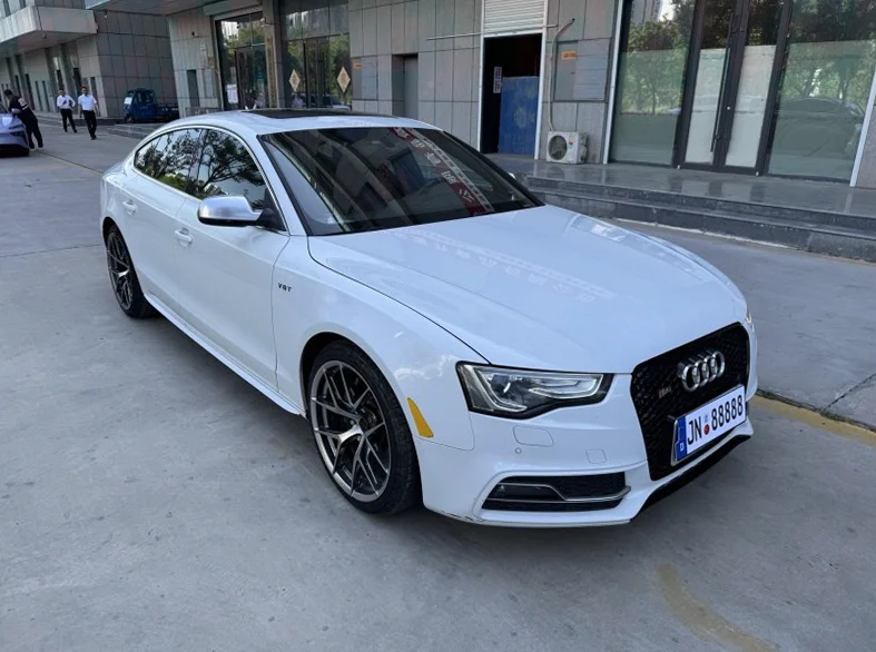 奥迪S5 正面外观二