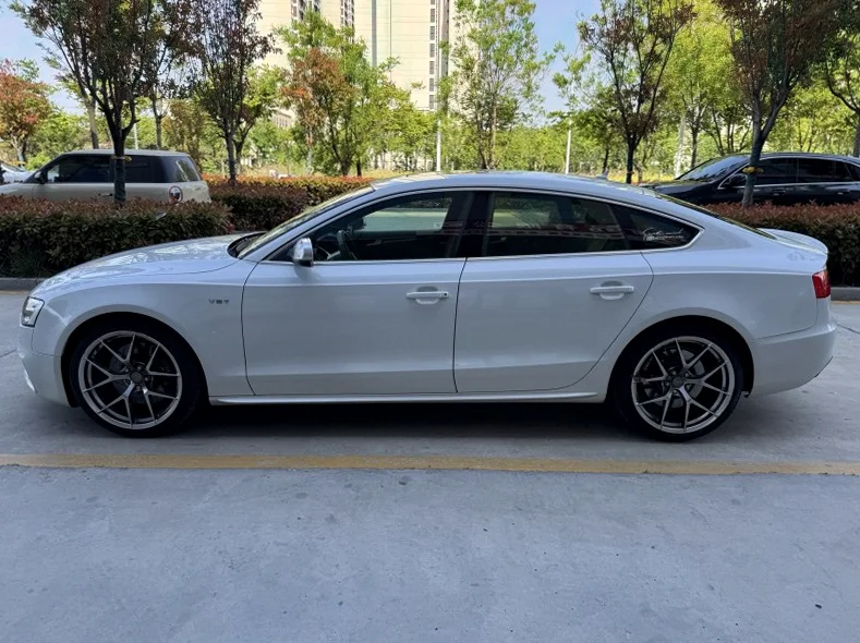 奥迪S5 后面外观二