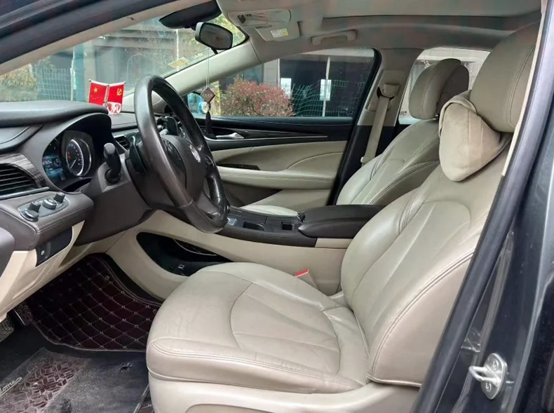 别克君越 后面外观一