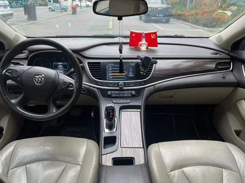 别克君越 后面外观二