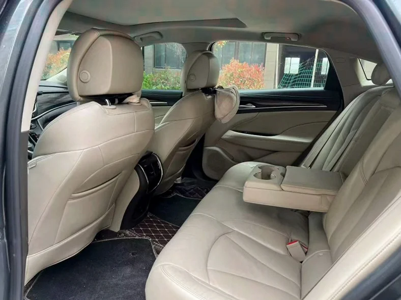 别克君越 后面外观三