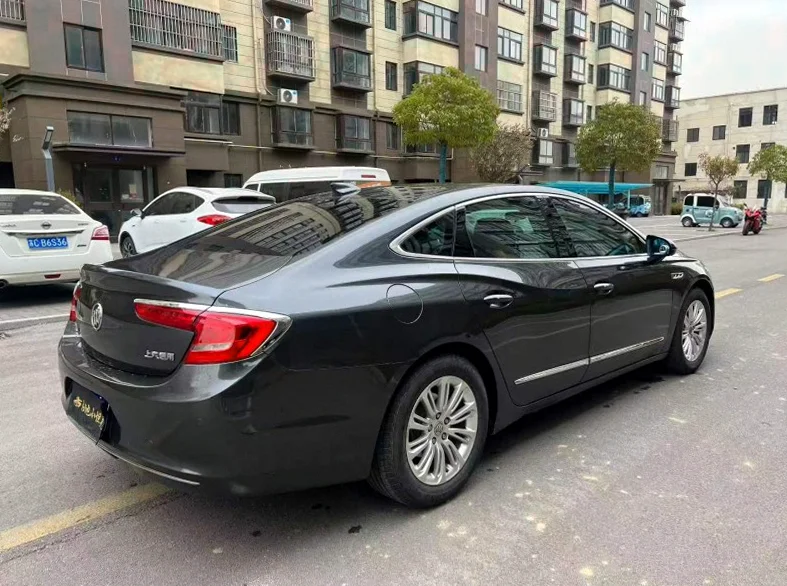 别克君越 内饰前排