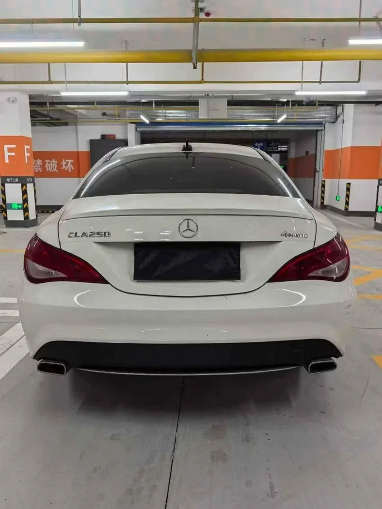 奔驰CLA 内饰后排