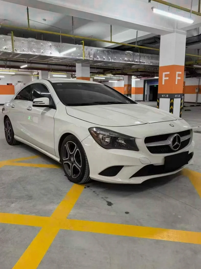 奔驰CLA 正面外观二