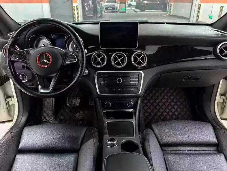 奔驰CLA 后面外观二