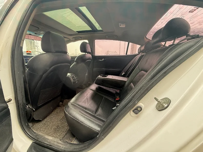 起亚K4 后面外观一