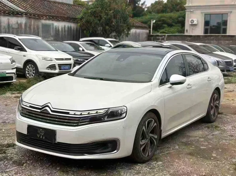 雪铁龙C6 正面外观三